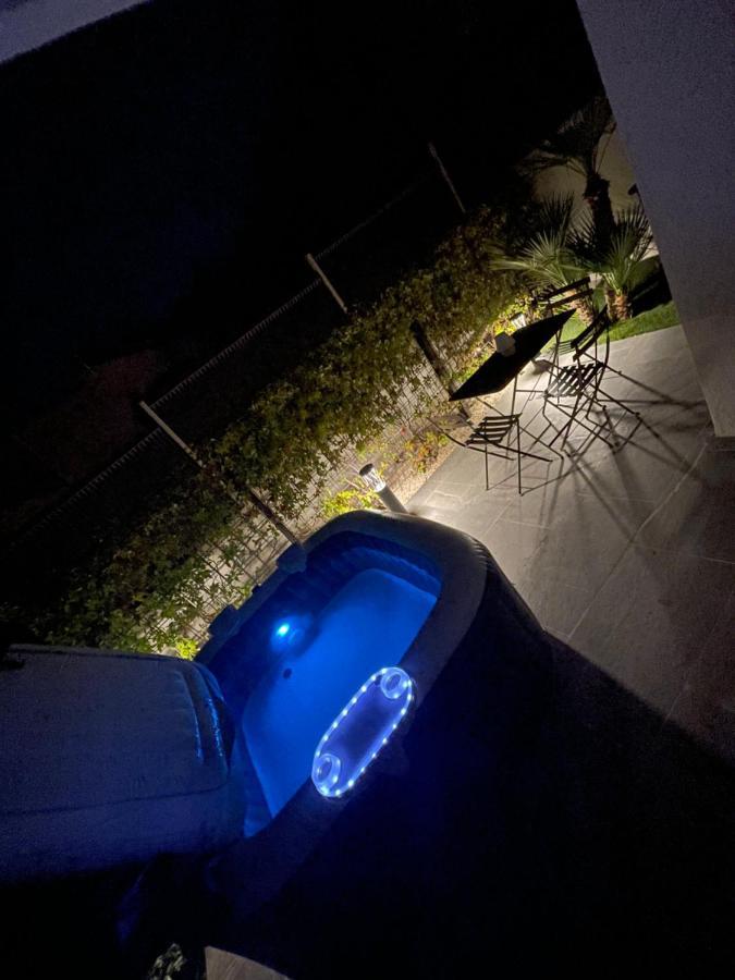 De Caractere Avec Jacuzzi Apartment *