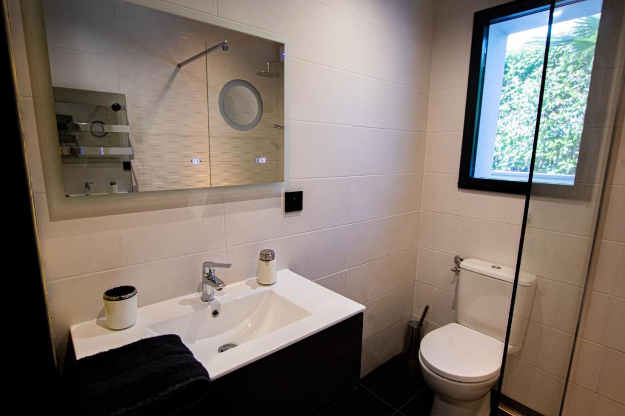 De Caractere Avec Jacuzzi Apartment Frejus