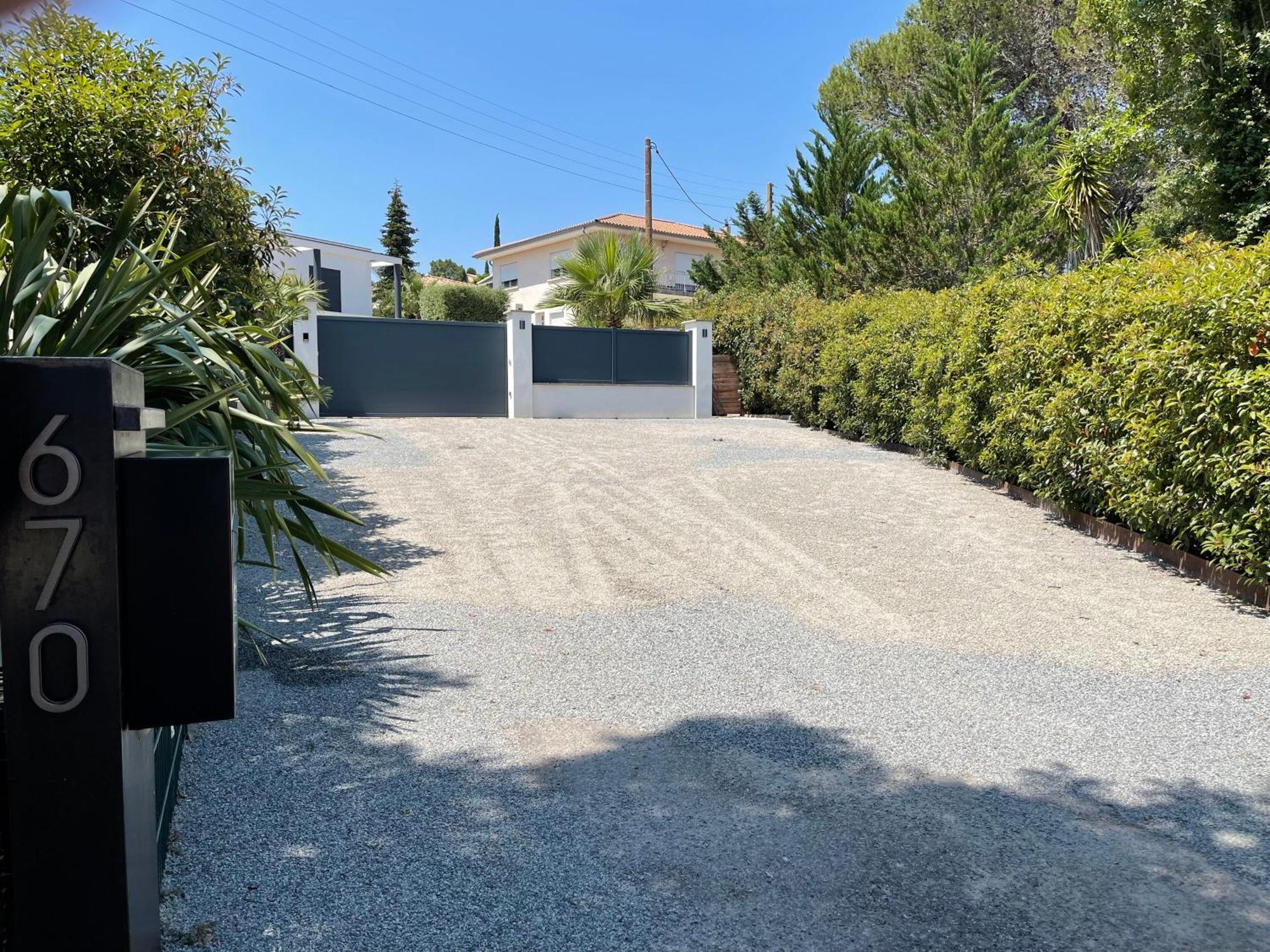 Apartment De Caractere Avec Jacuzzi Frejus